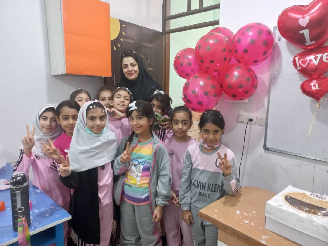 تقدیر از معلم به مناسبت روز زن